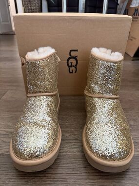 UGG Glitter Classic Short Boots - Gold